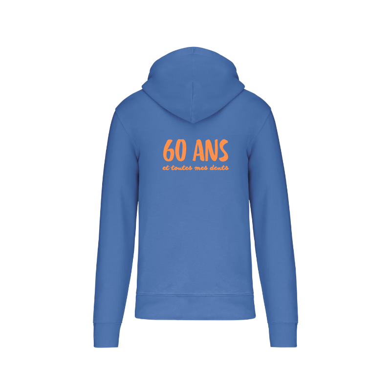 Sweat bleu personnalisable au niveau du dos dans notre atelier à Douvres