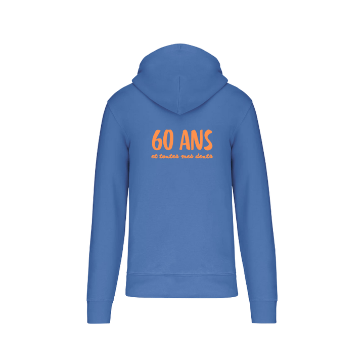 Sweat bleu personnalisable au niveau du dos dans notre atelier à Douvres