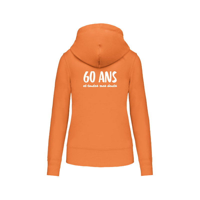 Sweat-shirt zippé orange personnalisé au niveau du dos dans notre atelier