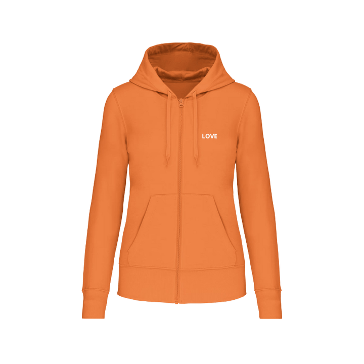 Sweat-shirt zippé orange personnalisé au niveau du coeur dans notre atelier