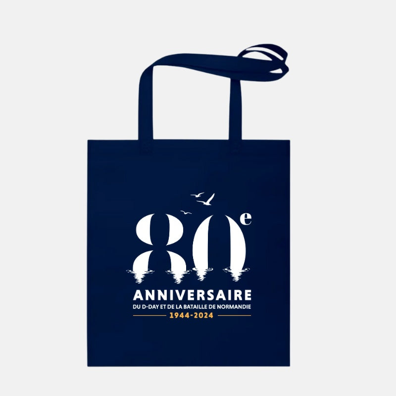 Sac en coton recyclable floqué avec le logo du 80ème anniversaire du Débarquement et de la Bataille de Normandie. Logo grand format imprimé sur un sac conçu pour durer dans le temps.
